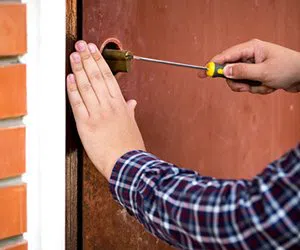 Lock Locksmith Tech Acton, MA 978-224-7001 - garage-door-locks